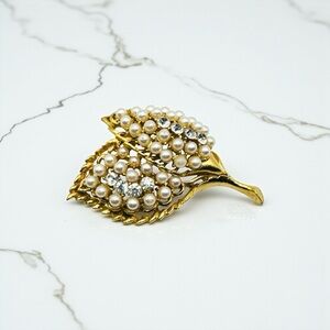 Vintage Gold Tone Leaf  and Faux Pearl Brooch
